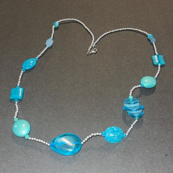 Jewelry - 🍀5/$25🍀 Gorgeous unique long vintage necklace blue